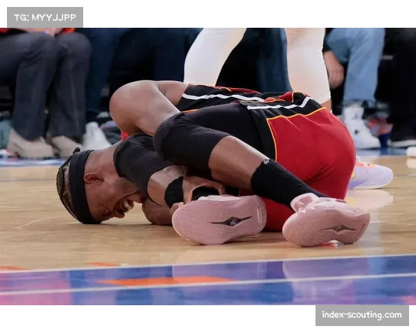 勇士遭遇毁灭性伤病潮,残阵防守内线护框薄弱难以招架冲击 勇士遭遇毁灭性伤病潮,残阵防守内线护框薄弱难以招架冲击